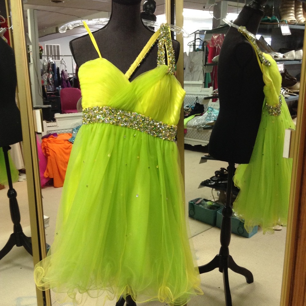 Dave and Johnny short dress size 1/2 yellow/green